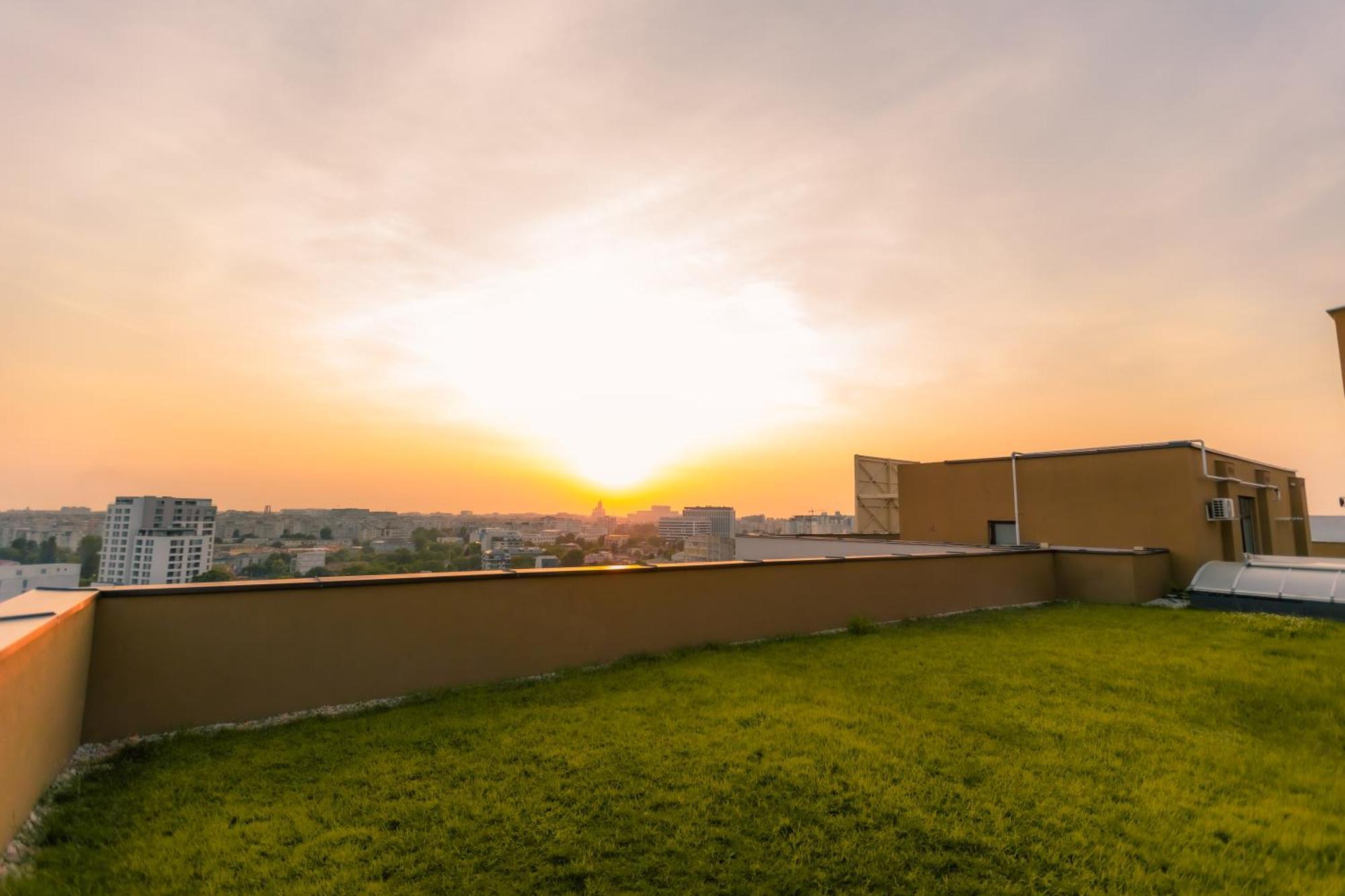 Sunset Apartment - Central Apt With Rooftop Garden Bucareste Exterior foto