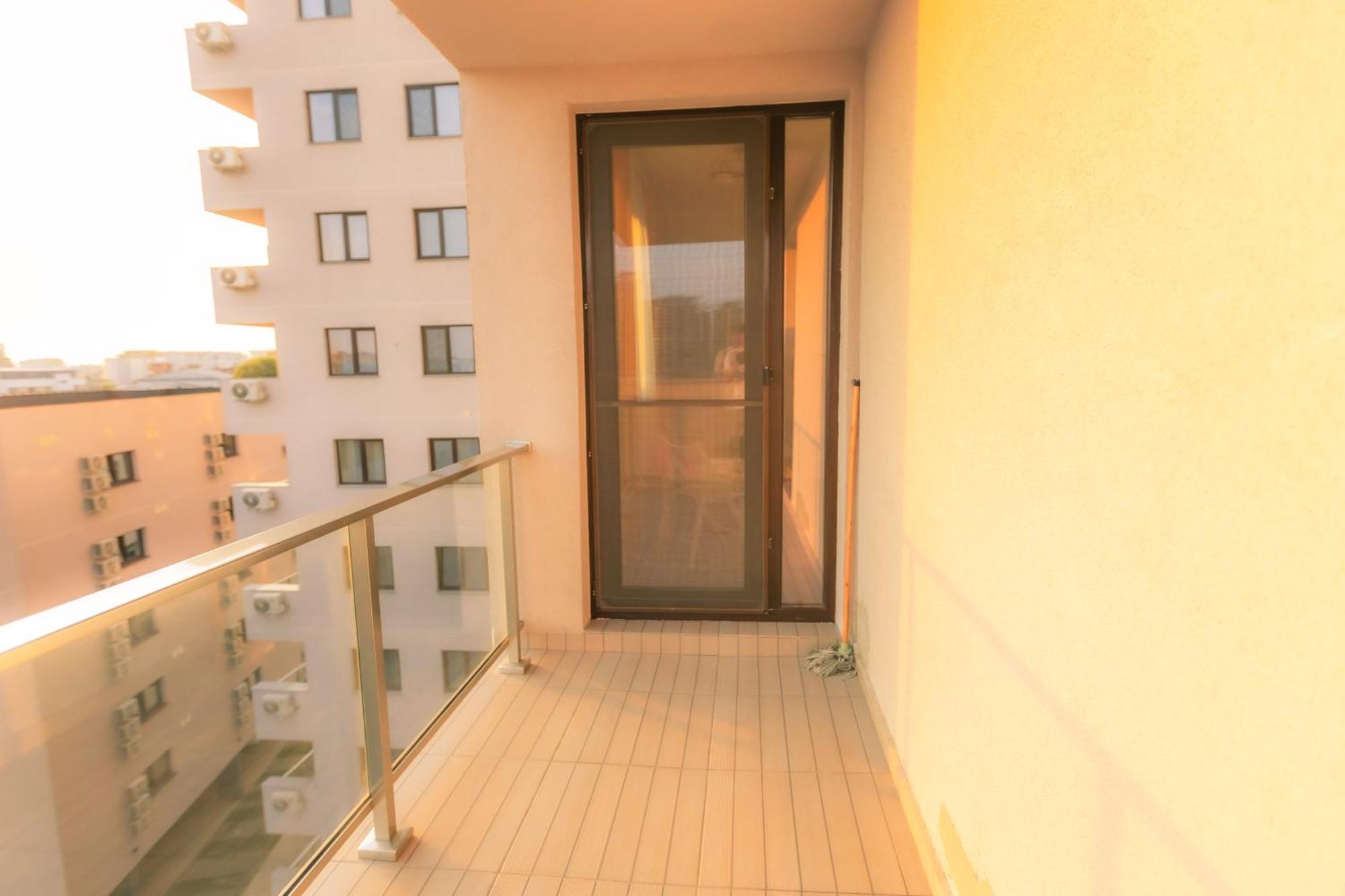 Sunset Apartment - Central Apt With Rooftop Garden Bucareste Exterior foto