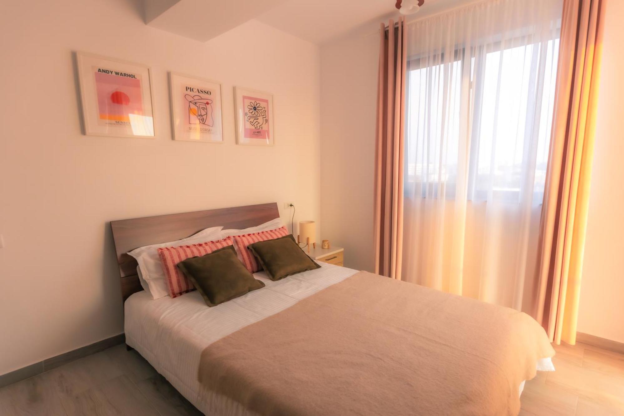 Sunset Apartment - Central Apt With Rooftop Garden Bucareste Exterior foto