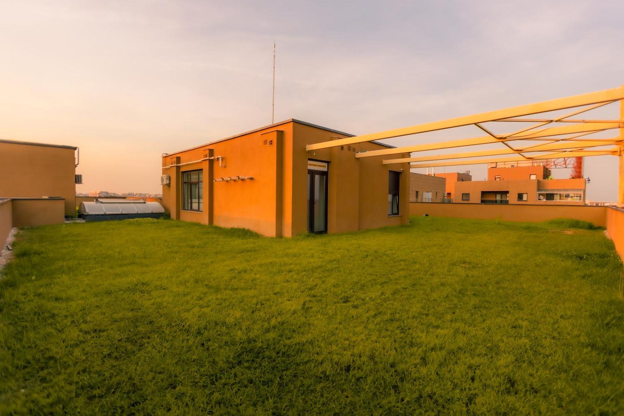 Sunset Apartment - Central Apt With Rooftop Garden Bucareste Exterior foto